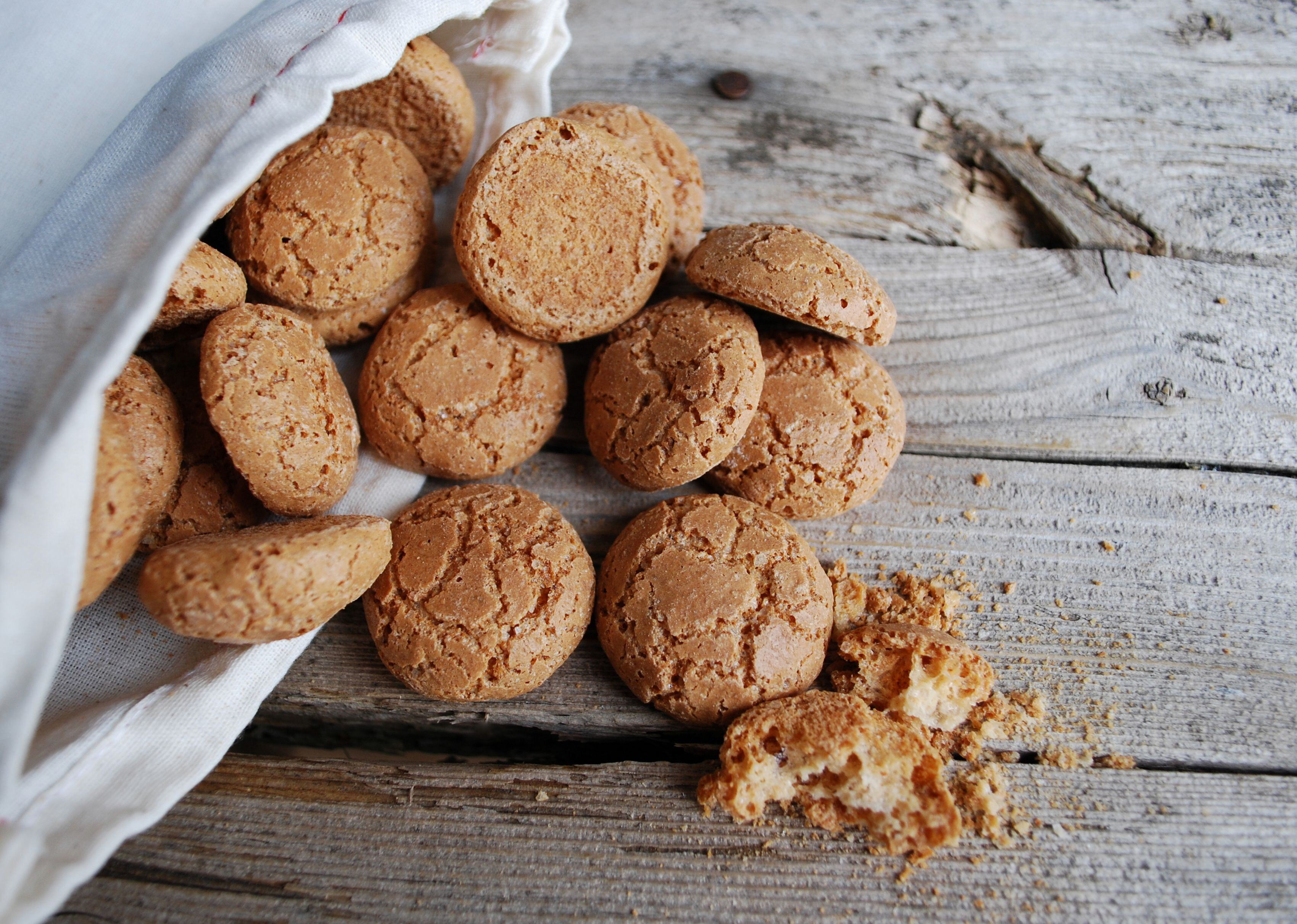 Amaretti biscuits discount